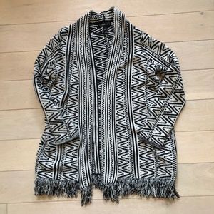 Black & white zig-zag stripe fringed open front cardigan sweater